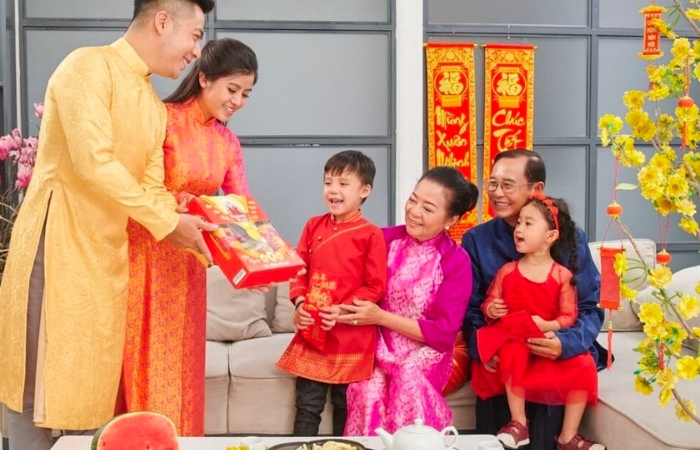 Cách xem tuổi xông nhà